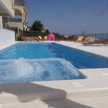 Apartment Helles Mit Balkon Und Meerblick Trogir